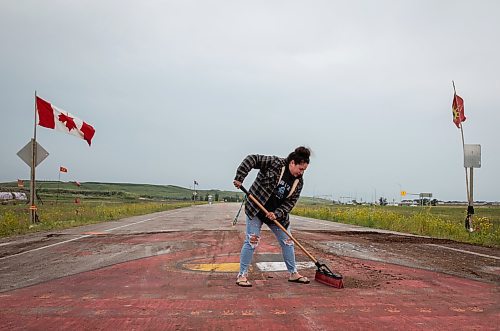 JESSICA LEE / WINNIPEG FREE PRESS

A protestor cleans the mural on the road to Brady Landfill July 18, 2023 after the removal of the blockade at Brady Landfill earlier that morning.

Reporter: Chris Kitching