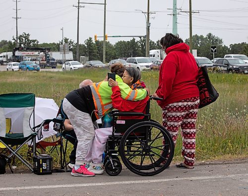 JESSICA LEE / WINNIPEG FREE PRESS

Protestors hug July 18, 2023 after the removal of the blockade at Brady Landfill earlier that morning.

Reporter: Chris Kitching