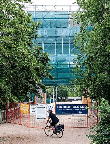 JOHN WOODS / WINNIPEG FREE PRESS
Pedestrian bridge at The Forks in Winnipeg is closed for repairs Tuesday, July 18, 2023. 

Reporter: