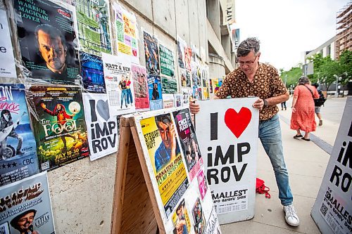 MIKAELA MACKENZIE / WINNIPEG FREE PRESS

Stephen Sim puts out a new sandwich board at the Royal Manitoba Theatre Company on Tuesday, July 18, 2023. Sim is a Fringe veteran and is, for the first time, doing a solo Fringe show. For Jen story.
Winnipeg Free Press 2023.