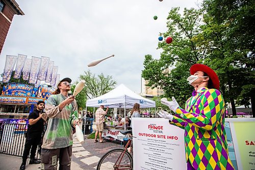 MIKAELA MACKENZIE / WINNIPEG FREE PRESS

Louis Stevens (left) and T8 the Gr8 (Tait Palsson) juggle outside of Old Market Square at the launch of Fringe Festival on Wednesday, July 19, 2023. Standup.
Winnipeg Free Press 2023.