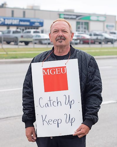 Mike Thiessen / Winnipeg Free Press 
Manitoba Liquor and Lotteries employees, including Tod Vannorman, went on a one-day strike on Wednesday, picketing in front of the MLL distribution centre. For Malak Abas. 2320719 &#x2013; Wednesday, July 19, 2023