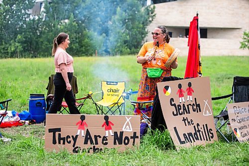 MIKAELA MACKENZIE / WINNIPEG FREE PRESS

Jorden Myran (left) and Hummingbird sing a water song at Camp Marcedes (which is by the Canadian Museum for Human Rights) on Wednesday, July 19, 2023. For Chris story.
Winnipeg Free Press 2023.