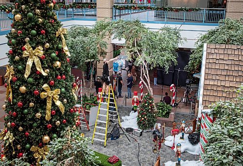 JESSICA LEE / WINNIPEG FREE PRESS

A lighting technician makes an adjustment on the set of &#x2018;Christmas in Love, Ohio&#x2019; at Portage Place July 19, 2023.

Reporter: Graham McDonald