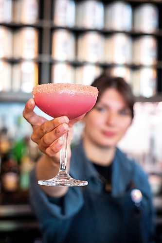 MIKAELA MACKENZIE / WINNIPEG FREE PRESS

Melaney Droguett serves up a Malibu Barbie cocktail at the Amsterdam Tea House on Wednesday, July 12, 2023.  For AV Kitching story.
Winnipeg Free Press 2023.