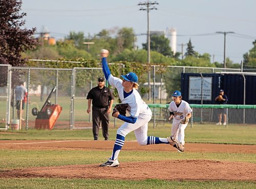 JESSICA LEE / WINNIPEG FREE PRESS

Altona Bisons pitcher Ethan Giesbrecht is photographed July 19, 2023 at Koskie Field during a game against the Elmwood Giants.

Stand up
