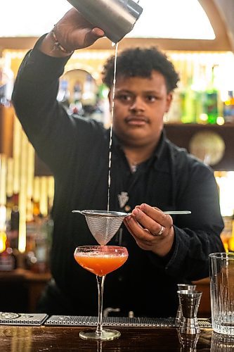 MIKAELA MACKENZIE / WINNIPEG FREE PRESS

Jacob Samuels makes a Bubblie Barbara cocktail at Solera on Wednesday, July 12, 2023.  For AV Kitching story.
Winnipeg Free Press 2023.