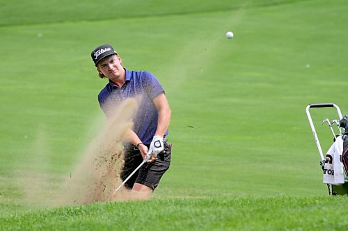 Bailey Bjornson hits a bunker shot during the second round of the Golf Manitoba men's amateur at Oak Island Resort on Friday. (Thomas Friesen/The Brandon Sun)