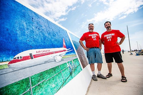 MIKAELA MACKENZIE / WINNIPEG FREE PRESS

Art Zuke (left) and Kerry Seabrook at the pier in Gimli on Monday, July 3, 2023. For Jen story.
Winnipeg Free Press 2023.