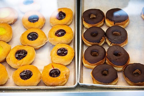 MIKAELA MACKENZIE / WINNIPEG FREE PRESS

The Donut House on Selkirk Avenue on Friday, July 21, 2023. For &#x460;story.
Winnipeg Free Press 2023