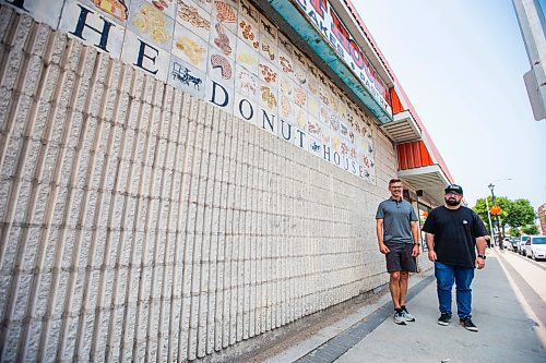 MIKAELA MACKENZIE / WINNIPEG FREE PRESS

Russ Meier (long-time owner of the Donut House, left) and Jon Hochman (owner of Gunn&#x573; Bakery and new owner of the Donut House) at the Donut House on Selkirk Avenue on Friday, July 21, 2023. For &#x460;story.
Winnipeg Free Press 2023
