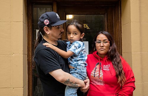 JESSICA LEE / WINNIPEG FREE PRESS

From left: Elie Keeper Sr., Eli Keeper Jr., 3, and  Kristin Hernandez-Courchene pose for a photograph near their home July 21, 2023.

Reporter: ??