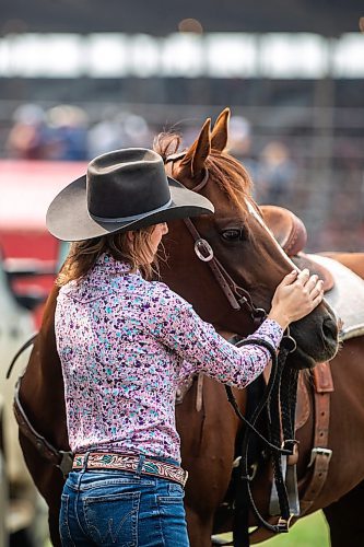 MIKAELA MACKENZIE / WINNIPEG FREE PRESS

Brooke Wills, from Dawson Creek, gets her horse ready for the barrel racing event at the Manitoba Stampede in Morris on Saturday, July 22, 2023. For Tyler story.
Winnipeg Free Press 2023