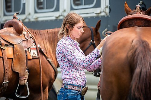 MIKAELA MACKENZIE / WINNIPEG FREE PRESS

Brooke Wills, from Dawson Creek, gets her horse ready for the barrel racing event at the Manitoba Stampede in Morris on Saturday, July 22, 2023. For Tyler story.
Winnipeg Free Press 2023