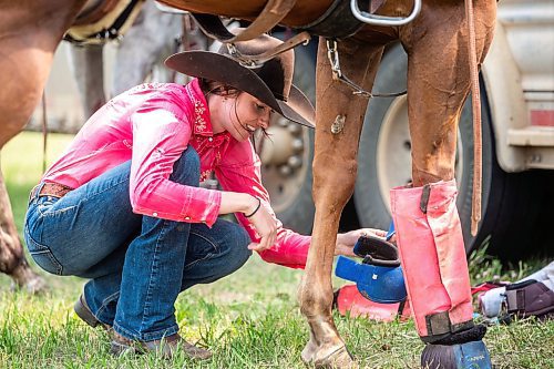 MIKAELA MACKENZIE / WINNIPEG FREE PRESS

Lane Wills, from Dawson Creek, gets her horse ready for the barrel racing event at the Manitoba Stampede in Morris on Saturday, July 22, 2023. For Tyler story.
Winnipeg Free Press 2023