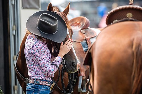 MIKAELA MACKENZIE / WINNIPEG FREE PRESS

Brooke Wills, from Dawson Creek, gets her horse ready for the barrel racing event at the Manitoba Stampede in Morris on Saturday, July 22, 2023. For Tyler story.
Winnipeg Free Press 2023