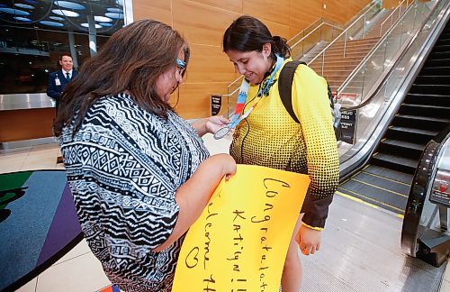 JOHN WOODS / WINNIPEG FREE PRESS
Darlene Ross checks out her granddaughter Kaitlyn Tanner&#x2019;s medal for volleyball as she returns from the North American Indigenous Games in Halifax at Winnipeg&#x2019;s airport, Sunday, July 23, 2023. 

Reporter: ?