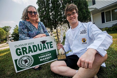 JOHN WOODS / WINNIPEG FREE PRESS
Mark Piasecki and his mother Jennifer are photographed outside their house in Winnipeg, Monday, July 24, 2023. Piasecki was named the 2023 Canadian National Brain Bee champion and will represent Canada against 40 other nations in the International Brain Bee competition in Washington next month. The Brain Bee is a neuroscience competition for teens.

Reporter: graham