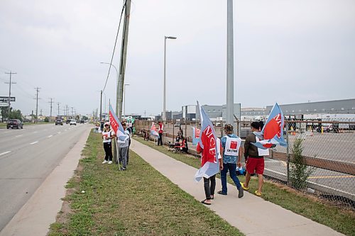 Mike Thiessen / Winnipeg Free Press
Manitoba Liquor and Lotteries employees continue to strike outside the MLLC distribution centre. For Malak Abas. 230725 &#x2013; Tuesday, July 25, 2023