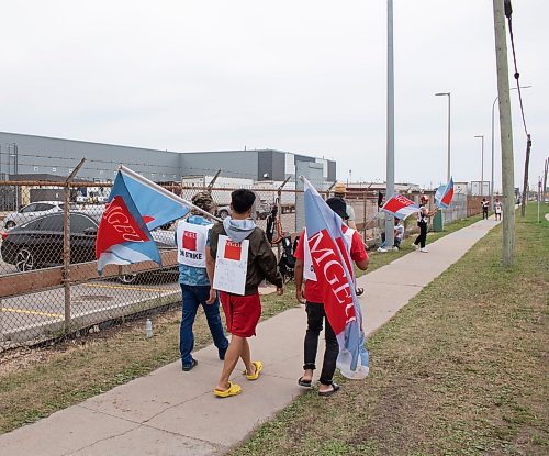 Mike Thiessen / Winnipeg Free Press
Manitoba Liquor and Lotteries employees continue to strike outside the MLLC distribution centre. For Malak Abas. 230725 &#x2013; Tuesday, July 25, 2023