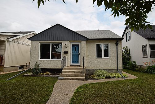 Todd Lewys / Winnipeg Free Press

This tidy bungalow has been well-maintained and has been updated extensively both inside and out.