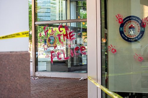 MIKAELA MACKENZIE / WINNIPEG FREE PRESS

Police investigate windows painted with protest messages at the Winnipeg Police Service headquarters on Wednesday, July 26, 2023. For &#x2014; story.
Winnipeg Free Press 2023