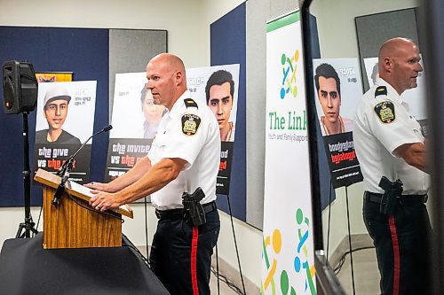  MIKAELA MACKENZIE / WINNIPEG FREE PRESS

Winnipeg Police Service inspector Elton Hall speaks at the announcement of a new social media campaign aimed at youth at risk of gang recruitment on Wednesday, July 26, 2023. For Malak story.
Winnipeg Free Press 2023