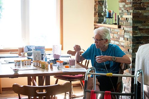 MIKAELA MACKENZIE / WINNIPEG FREE PRESS

Rick Schmidt takes a copious amount of pills at his kitchen table while recovering from a lung transplant on Thursday, July 27, 2023. For John Longhurst story.
Winnipeg Free Press 2023