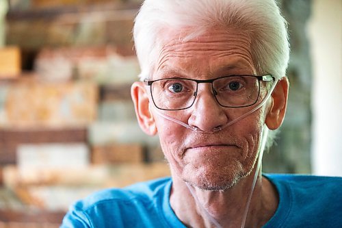 MIKAELA MACKENZIE / WINNIPEG FREE PRESS

Rick Schmidt at his kitchen table while recovering from a lung transplant on Thursday, July 27, 2023. For John Longhurst story.
Winnipeg Free Press 2023