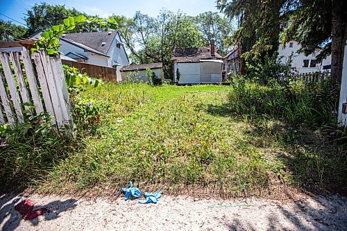 MIKAELA MACKENZIE / WINNIPEG FREE PRESS

A derelict house at 895 Lorette Avenue on Thursday, July 27, 2023. For Chris Kitching story.
Winnipeg Free Press 2023