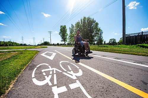 MIKAELA MACKENZIE / WINNIPEG FREE PRESS

Carey Hacault wheels down the new Northwest Hydro Corridor Multi-Use Path on Thursday, July 27, 2023. For &#x460;story.
Winnipeg Free Press 2023