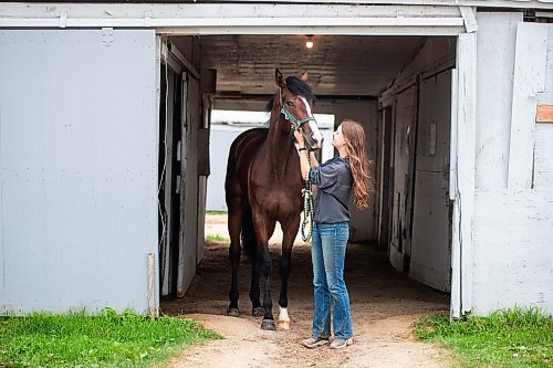 MIKAELA MACKENZIE / WINNIPEG FREE PRESS

Olive Johnston and horse Commandoslastdance, debutante stakes winner, at the Assiniboia Downs barns on Friday, July 28, 2023. For George Williams story.
Winnipeg Free Press 2023