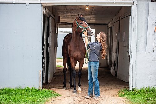 MIKAELA MACKENZIE / WINNIPEG FREE PRESS

Olive Johnston and horse Commandoslastdance, debutante stakes winner, at the Assiniboia Downs barns on Friday, July 28, 2023. For George Williams story.
Winnipeg Free Press 2023