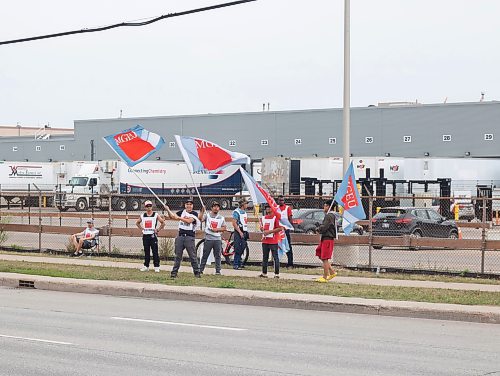 Mike Thiessen / Winnipeg Free Press
Manitoba Liquor and Lotteries employees continue to strike outside the MLLC distribution centre. For Malak Abas. 230725 &#x2013; Tuesday, July 25, 2023