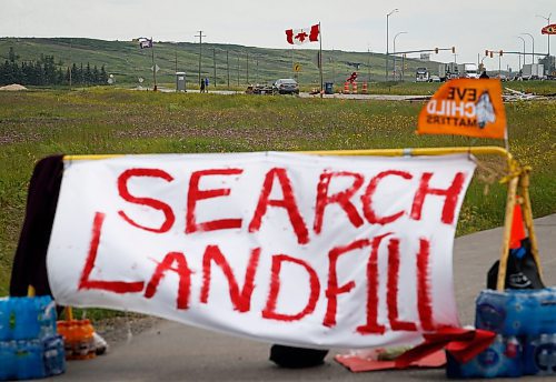 JOHN WOODS / WINNIPEG FREE PRESS
People still block a road to the city&#x573; Brady Road landfill despite a court injunction to vacate the area in Winnipeg, Sunday, July 16, 2023. The group is protesting the province&#x573; refusal to pay for a search a landfill.

Reporter: macintosh