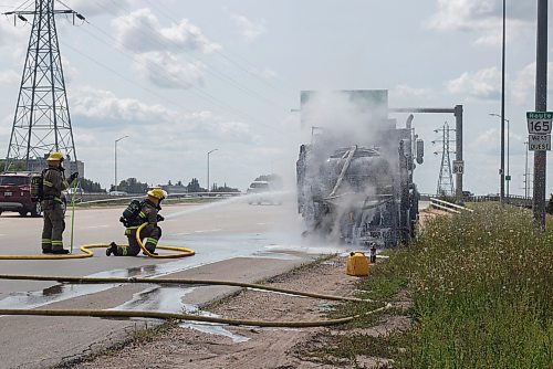 Mike Thiessen / Winnipeg Free Press 
Winnipeg Fire Department crews were called to a burning truck at Abinojii Mikanah and River Road around 3:00 pm today. 230731 &#x2013; Monday, July 31, 2023