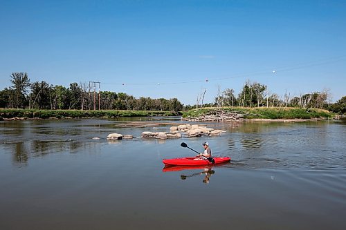 31072023
Martin Totte of Brandon kayaks on the Assiniboine River at Queen Elizabeth Park on Monday. Totte and his partner Micayla Dyck took turns paddling on the hot afternoon.   (Tim Smith/The Brandon Sun)