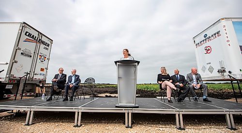 MIKAELA MACKENZIE / WINNIPEG FREE PRESS

Premier Heather Stefanson announces the first tenant, Fastfrate group, at the CentrePort Canada Rail Park on Tuesday, Aug. 1, 2023. For Gabby Piche story.
Winnipeg Free Press 2023