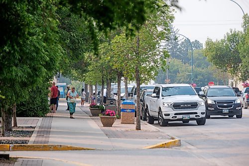 MIKE DEAL / WINNIPEG FREE PRESS
A busy Monday morning along Main Street in Arborg, MB.
230731 - Monday, July 31, 2023.