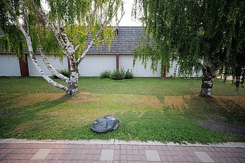 MIKE DEAL / WINNIPEG FREE PRESS
A robot lawnmower takes care of the grounds around the Royal Canadian Legion in Arborg, MB.
230731 - Monday, July 31, 2023.