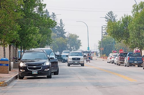 MIKE DEAL / WINNIPEG FREE PRESS
A busy Monday morning along Main Street in Arborg, MB.
230731 - Monday, July 31, 2023.