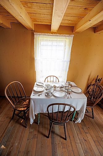 MIKE DEAL / WINNIPEG FREE PRESS
Emma Sigvaldason conducts a tour, stopping at the Oddleifsson House in the Arborg &amp; District Multicultural Heritage Village in Arborg, MB.
230731 - Monday, July 31, 2023.