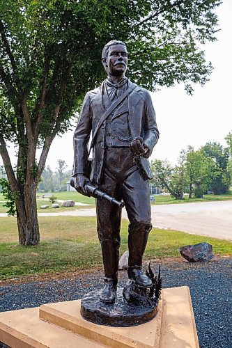 MIKE DEAL / WINNIPEG FREE PRESS
Statue of Sigtryggur Jonasson in Riverton, MB.
230731 - Monday, July 31, 2023.