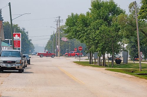 MIKE DEAL / WINNIPEG FREE PRESS
Looking down the length of Reggie Leach Drive in Riverton, MB.
230731 - Monday, July 31, 2023.