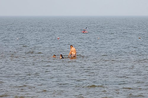 MIKE DEAL / WINNIPEG FREE PRESS
People take advantage of the cool water of Lake Winnipeg at the Hnausa Beach Provincial Park beach.
230731 - Monday, July 31, 2023.