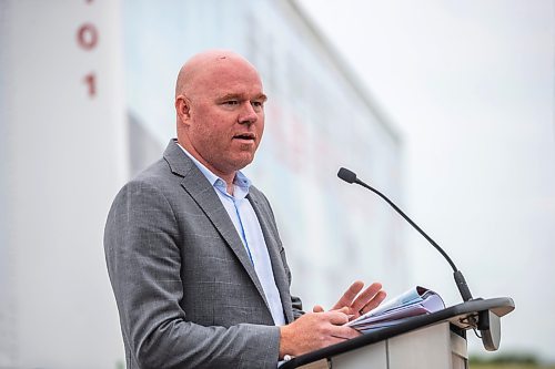MIKAELA MACKENZIE / WINNIPEG FREE PRESS

Senior project manager at Focus Equities Chris Reiter speaks at the first tenant announcement at the CentrePort Canada Rail Park on Tuesday, Aug. 1, 2023. For Gabby Piche story.
Winnipeg Free Press 2023