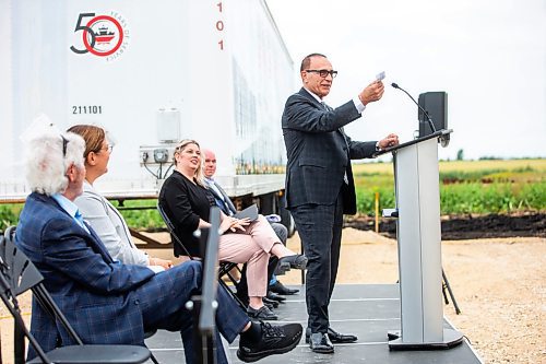 MIKAELA MACKENZIE / WINNIPEG FREE PRESS

CEO of Fastfrate Group Manny Calandrino speaks at the first tenant announcement at the CentrePort Canada Rail Park on Tuesday, Aug. 1, 2023. For Gabby Piche story.
Winnipeg Free Press 2023