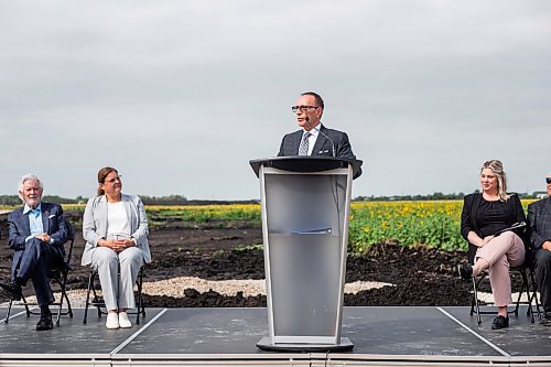 MIKAELA MACKENZIE / WINNIPEG FREE PRESS

CEO of Fastfrate Group Manny Calandrino speaks at the first tenant announcement at the CentrePort Canada Rail Park on Tuesday, Aug. 1, 2023. For Gabby Piche story.
Winnipeg Free Press 2023