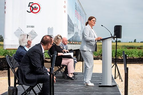 MIKAELA MACKENZIE / WINNIPEG FREE PRESS

Premier Heather Stefanson announces the first tenant, Fastfrate group, at the CentrePort Canada Rail Park on Tuesday, Aug. 1, 2023. For Gabby Piche story.
Winnipeg Free Press 2023