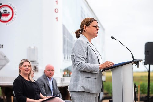 MIKAELA MACKENZIE / WINNIPEG FREE PRESS

Premier Heather Stefanson announces the first tenant, Fastfrate group, at the CentrePort Canada Rail Park on Tuesday, Aug. 1, 2023. For Gabby Piche story.
Winnipeg Free Press 2023